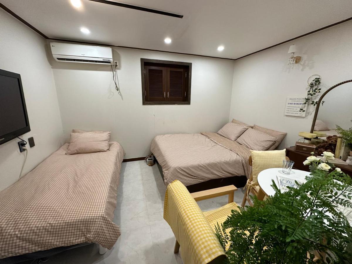 8 Hotel Seoul Bagian luar foto