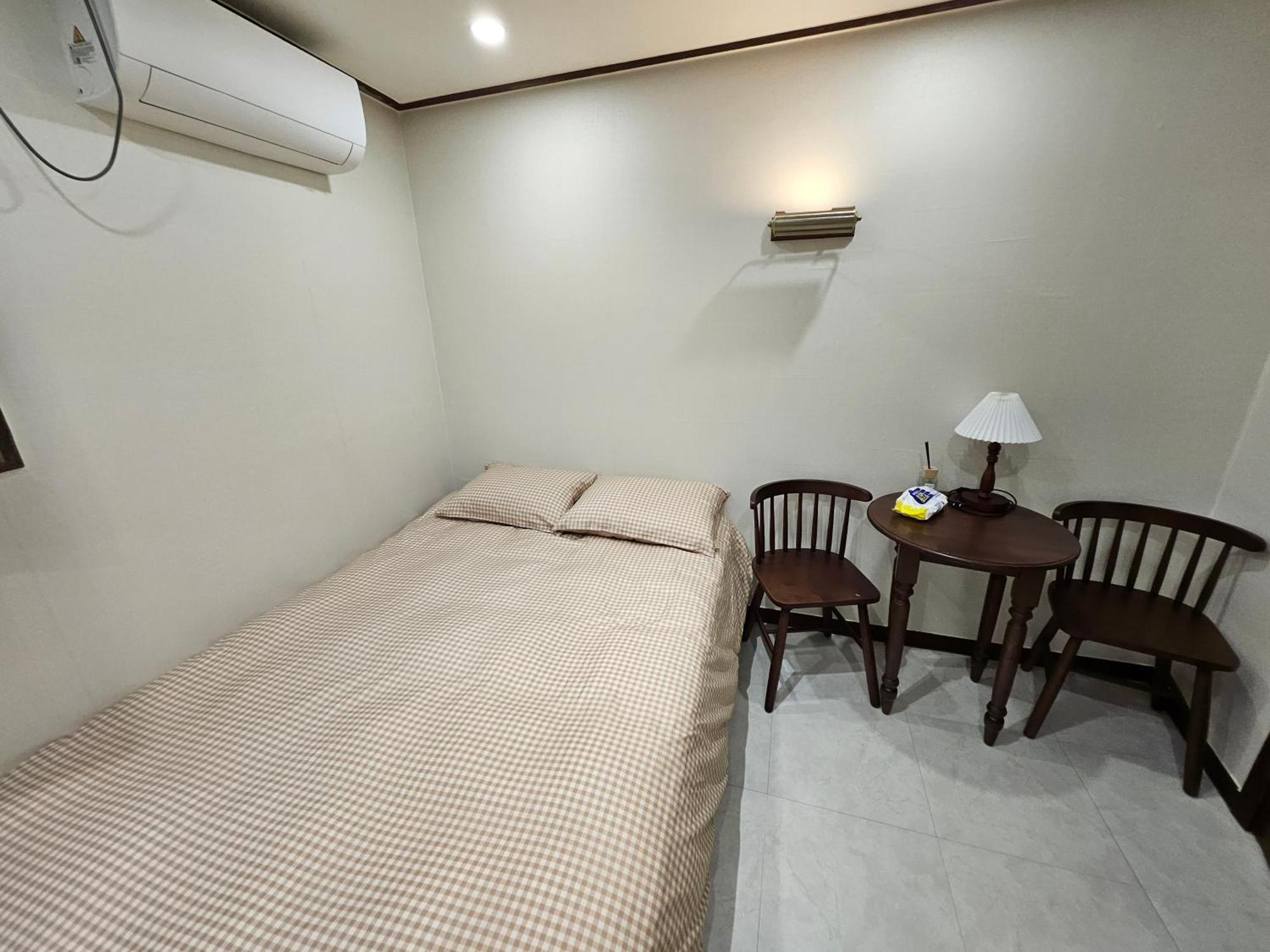 8 Hotel Seoul Bagian luar foto
