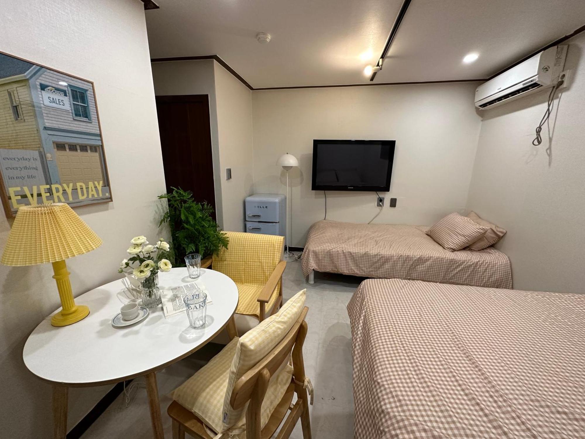 8 Hotel Seoul Bagian luar foto