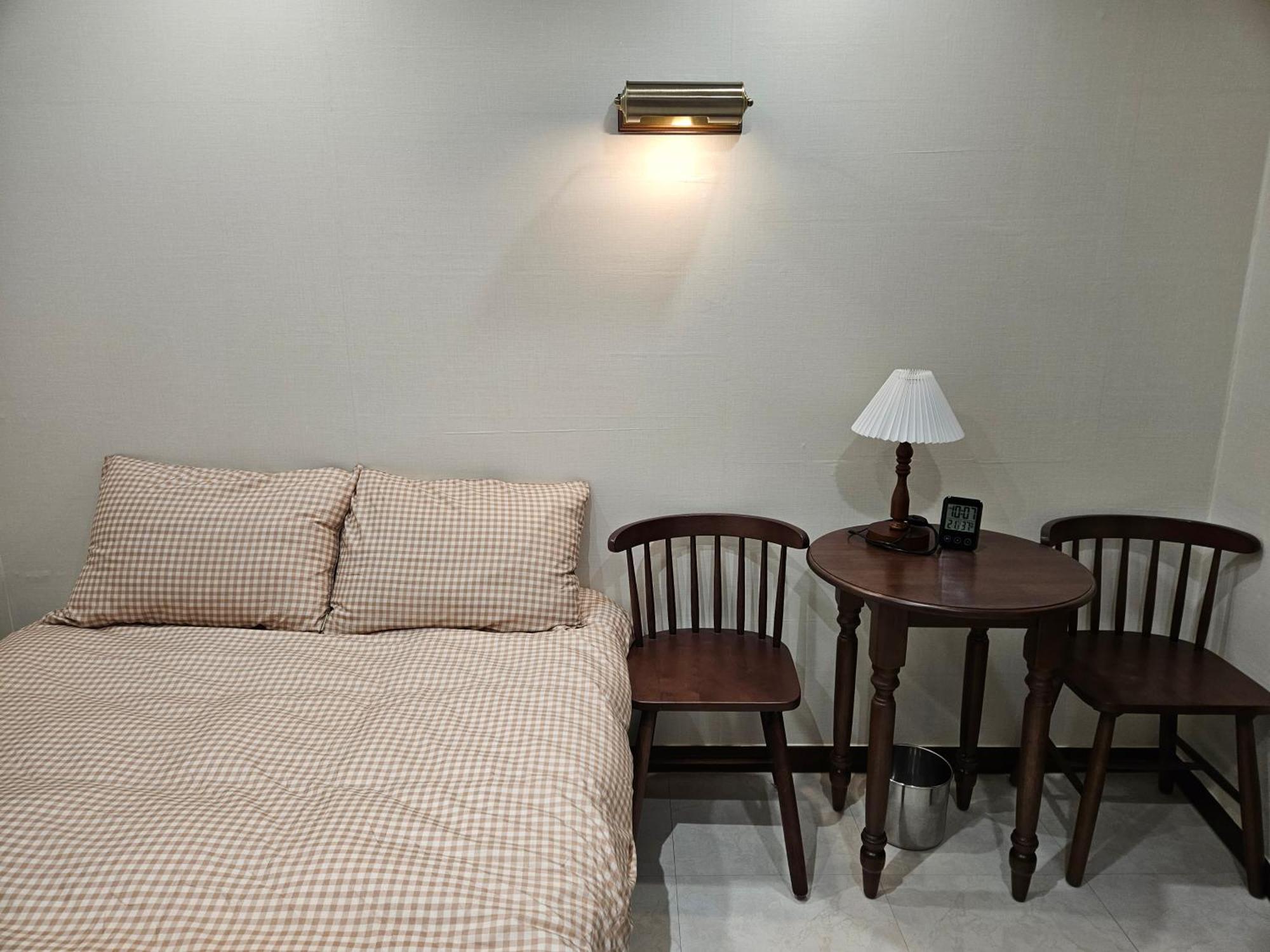 8 Hotel Seoul Bagian luar foto