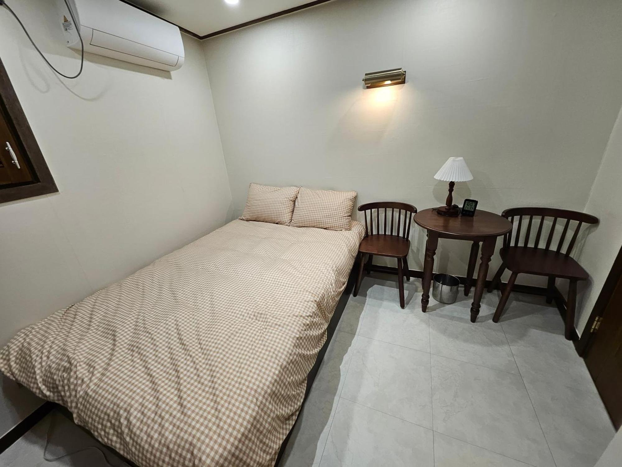 8 Hotel Seoul Bagian luar foto